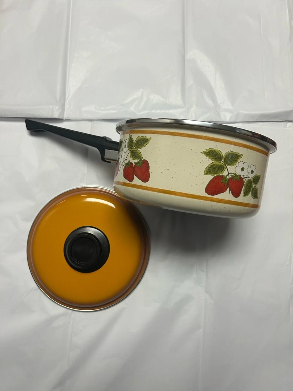Vintage ONTZI-OLA Strawberry Enamel Saucepan with Lid Brand New